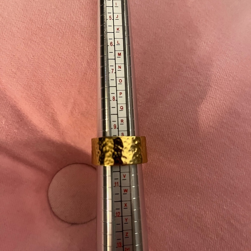 Elegant Gold Hammered Ring NWOT​ - Picture 2 of 3